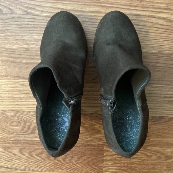 Gianni Bini brown suede heels - Picture 5 of 8